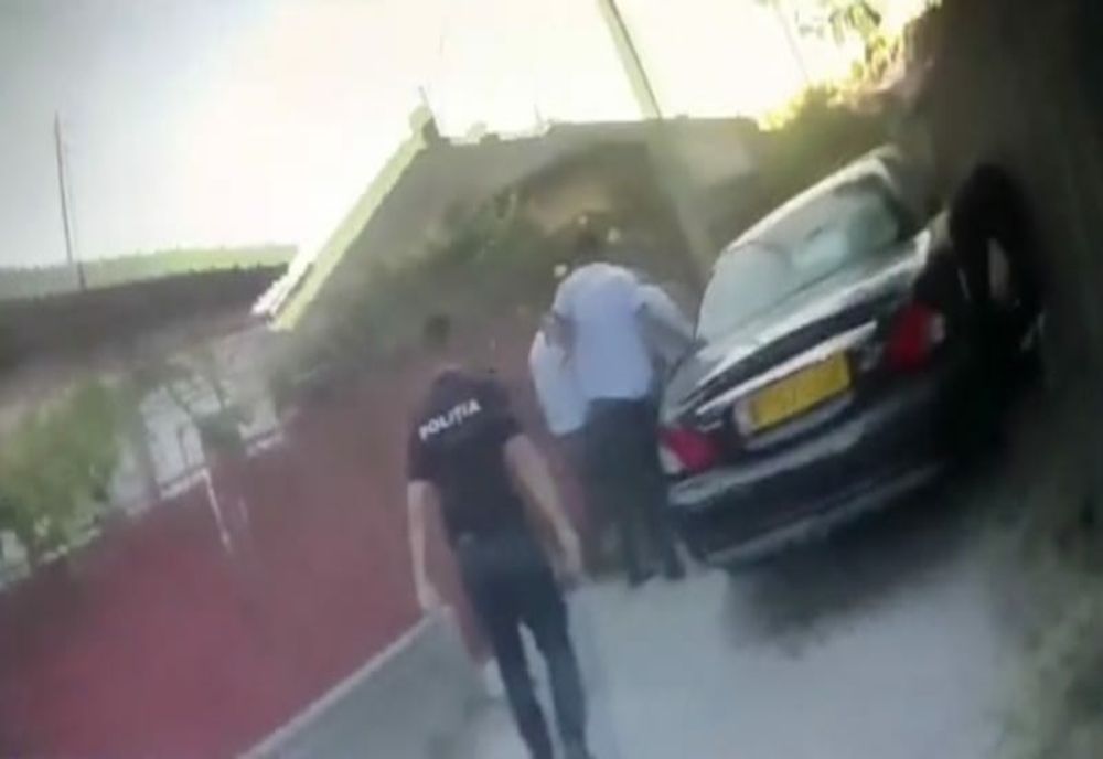 Urmărire pe mai multe străzi din Craiova. Şofer fără permis, reţinut