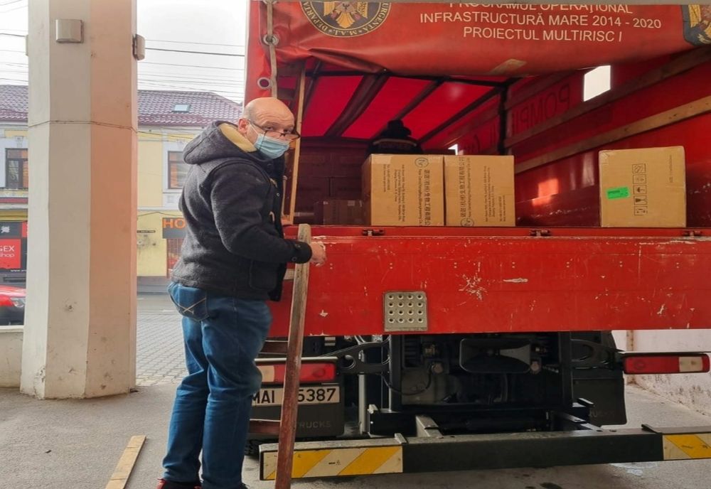 Primele teste de salivă au ajuns în judeţul Dolj. Începe distribuirea lor în şcoli