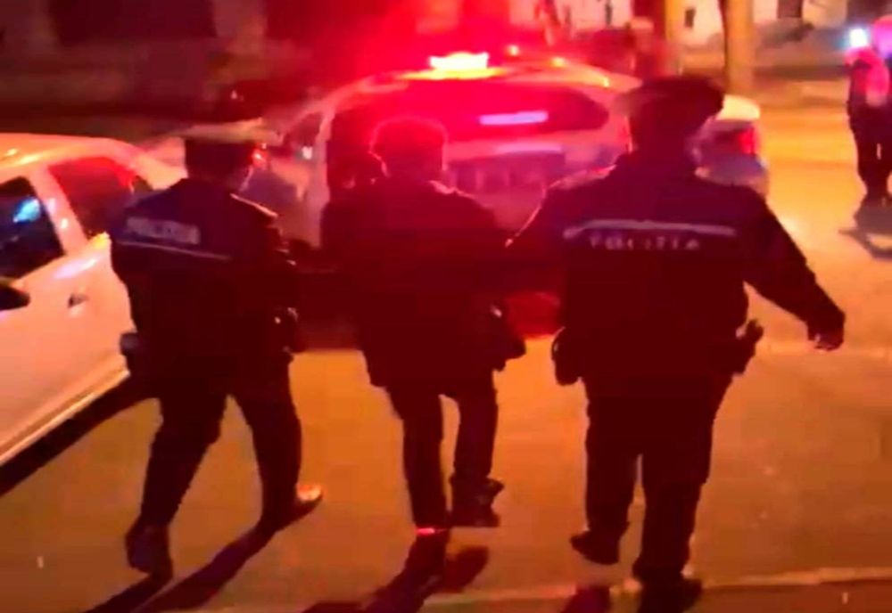 VIDEO. Un bărbat din Craiova, arestat după ce a tâlhărit două femei