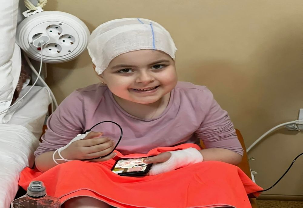 O fetiţă de patru ani din Craiova are nevoie de ajutorul nostru pentru a trăi