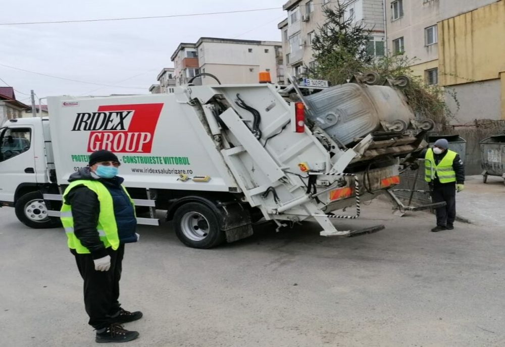 Angajaţii firmei care salubrizează Craiova n-au vrut să iasă la muncă. Motivul