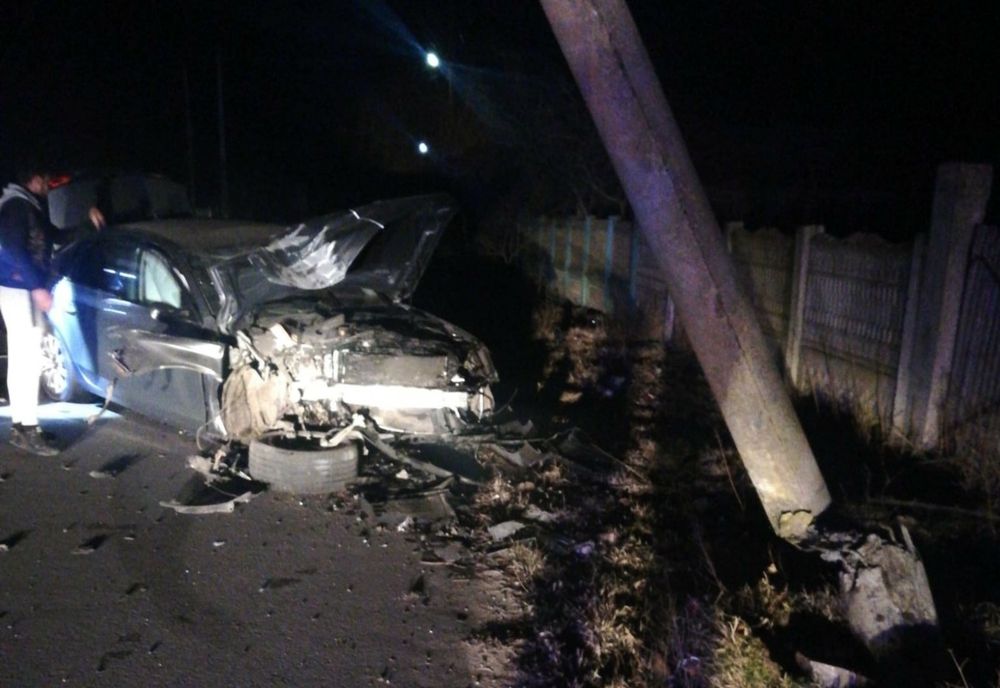 Tânără din Dolj, băută la volan, a ajuns la spital după ce a lovit un stâlp