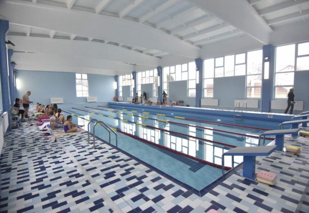 Bazinul de inot de la Colegiul Carol I Craiova va putea fi deschis în luna august