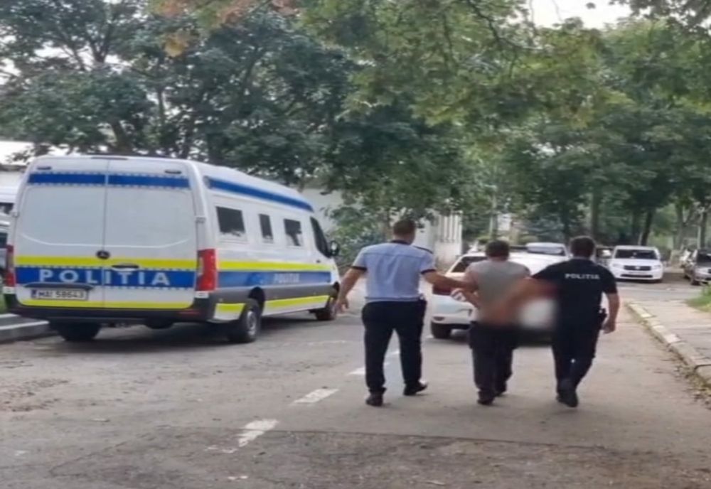 Dolj: Bărbat reţinut după ce bătut două bătrâne, pe stradă