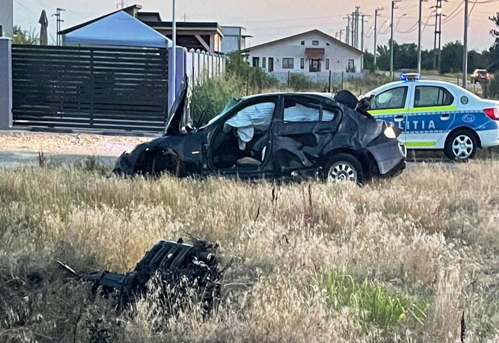 Dolj: Doi tineri au murit, după ce s-au răsturnat cu maşina