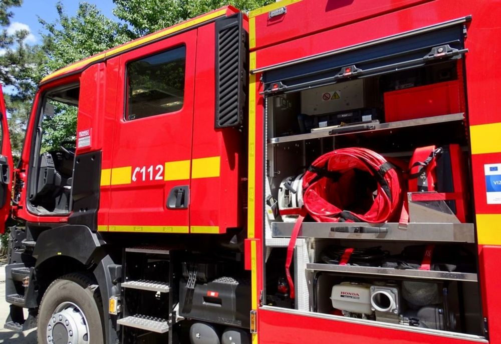 18 locatari ai unui bloc din Craiova au fost evacuați. Un incendiu a izbucnit la etajul doi al imobilului