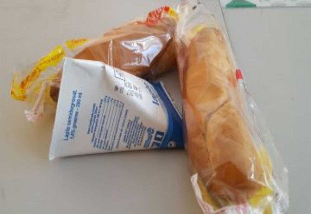 Dolj: Licitaţie reluată pentru laptele şi cornul