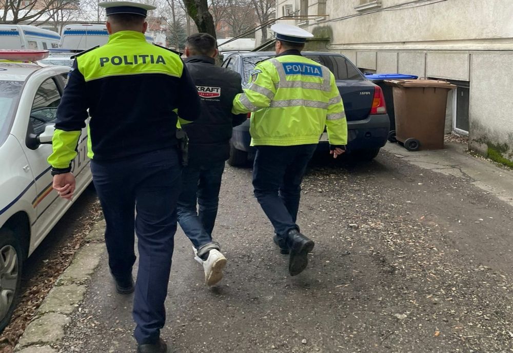 Dolj: Reţinut pentru că beat fiind şi fără permis a condus o maşină neînmatriculată, pe care erau montate plăcuţe false