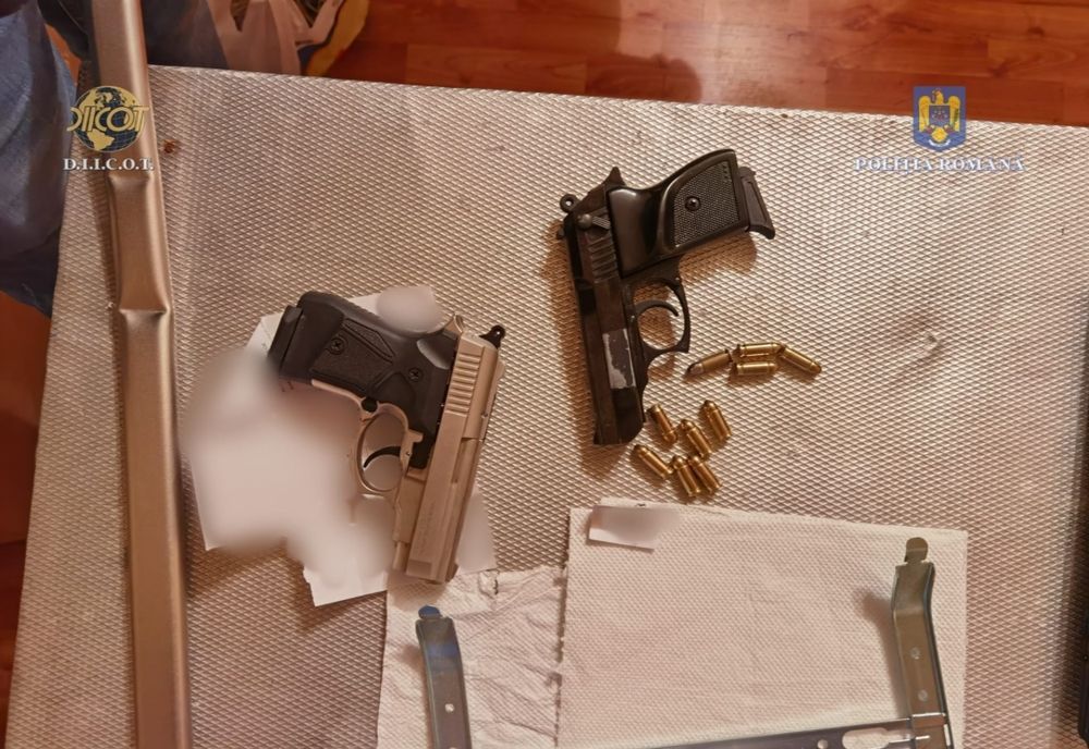 Trei "recuperatori" din Craiova, arestaţi în urma unor percheziţii