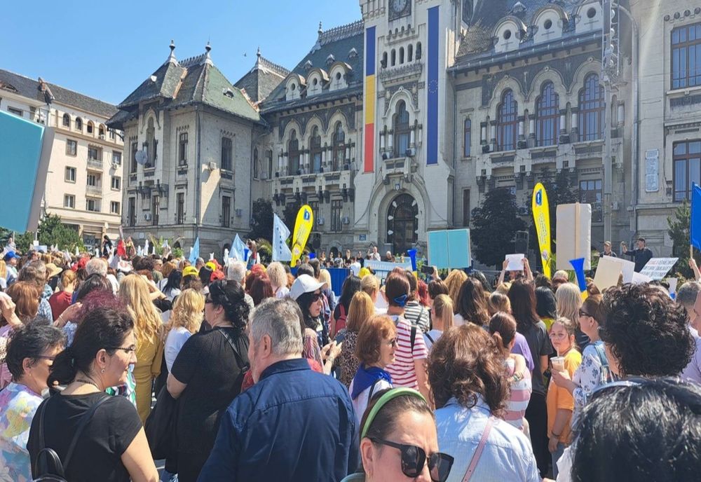 Protest al profesorilor, la Craiova. Dascălii au cântat "O lume minunată"
