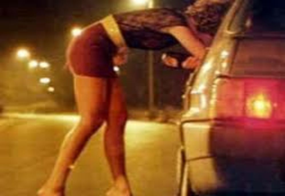 Femei din Dolj, obligate de un tânăr să se prostitueze în străinătate. Proxenetul, reţinut de poliţişti