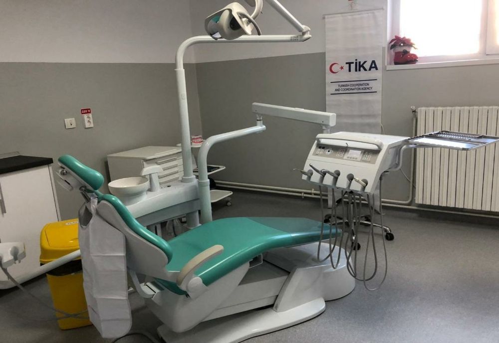 Medic stomatolog din Craiova, reţinut de poliţie, în urma unor percheziţii