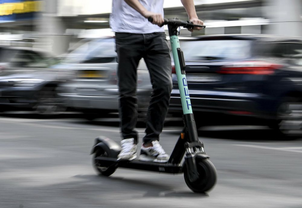 Modificare majoră la Codul rutier. Ce se întâmplă cu cei care merg pe bicicletă, mopede sau trotinete electrice