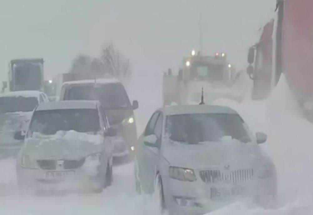 INFOTRAFIC: Circulaţie în condiţii de iarnă pe mai multe drumuri din țară