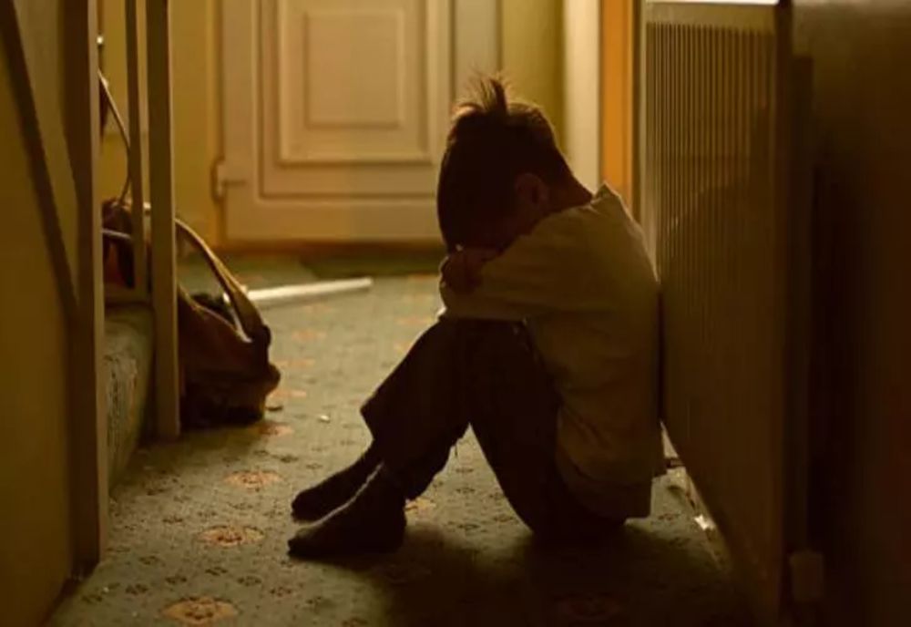 Un copil cu autism a fost agresat de colegii de clasă