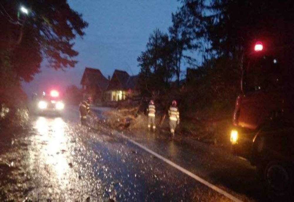 INTEMPERII ÎN ROMÂNIA: PLOILE DIN ULTIMELE 24 DE ORE AU PROVOCAT PAGUBE ÎN 29 DE JUDEȚE