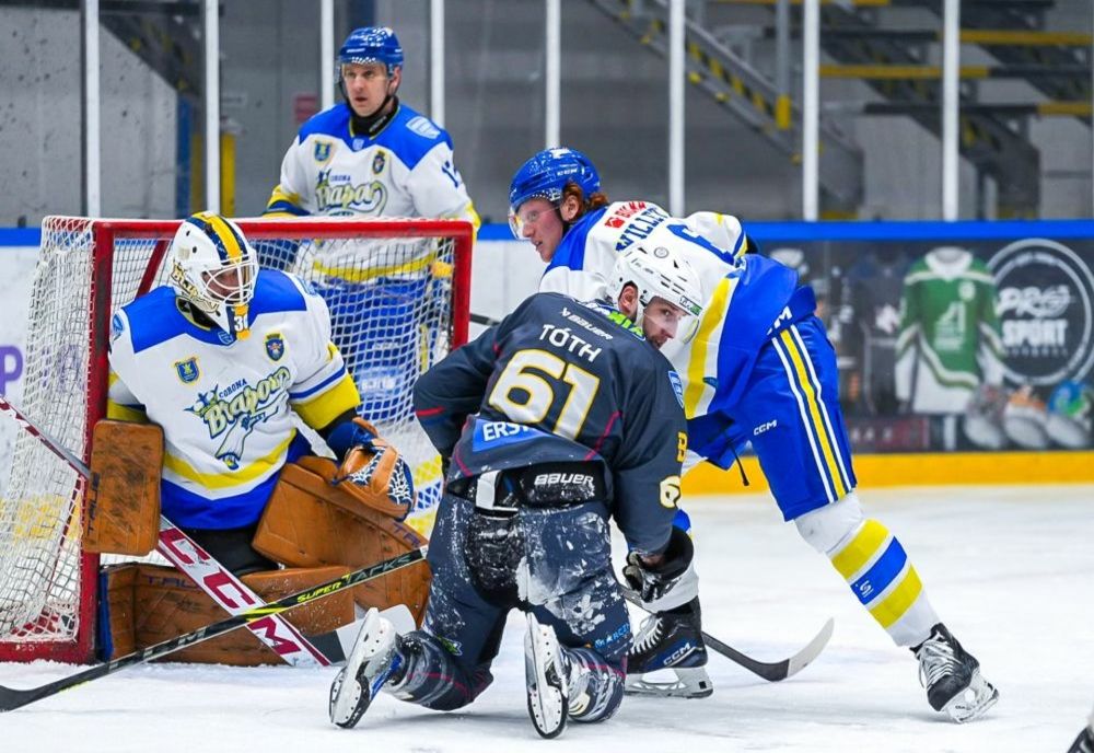 HOCHEI: ÎNFRÂNGERI PE LINIE PENTRU ECHIPELE ROMÂNEŞTI ÎN ERSTE LIGA