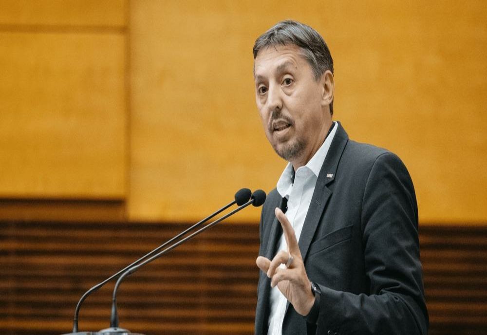 MINISTRUL EDUCAȚIEI: NU SE APLICĂ SISTEMUL HIBRID. ORELE SE VOR RECUPERA DUPĂ SUSPENDAREA CURSURILOR