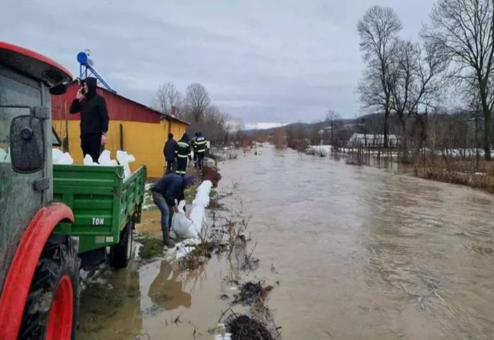 Intervenție de urgență în Dolj: un bărbat a fost salvat după ce a rămas blocat în mijlocul râului