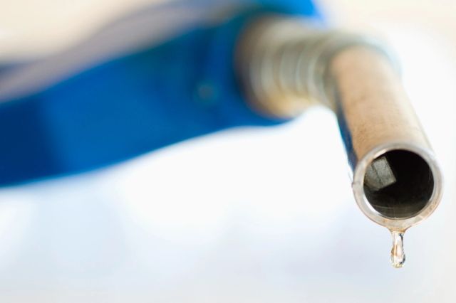 Carburanții intră din nou pe trend ascendent: urmează scumpiri rapide și posibile probleme de aprovizionare