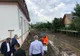 Clădire nouă la școala din Craiova unde elevii încă folosesc toaletele din curte