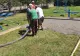 Lucrări făcute după bunul plac al muncitorilor, în Dolj. Ciment turnat direct pe iarbă, în curtea unei grădinițe din localitatea Moțăței