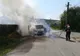 FOTO. O mașină a luat foc, în mers, într-o comună din Dolj