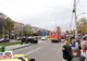 GRAV. Mașină răsturnată într-o stație de tramvai din Craiova. Patru pietoni răniți