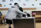 Angajaţi ai unei primării din Dolj, amendaţi pentru influenţarea alegătorilor