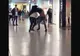 VIDEO. Bătaie generală în mall-ul din Craiova. Patru tineri, identificaţi de poliţişti