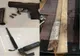 Arsenal de arme albe şi un pistol, găsite la locuinţele unor tineri din Dolj