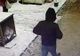 Noi IMAGINI cu bărbatul care a jefuit banca din Craiova. Poliţiştii nu l-au găsit nici acum - VIDEO
