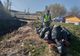 Deșeuri reapărute în zone deja curățate, într-o comună din Dolj. Cinci autobasculante cu gunoi, în câteva ore de muncă